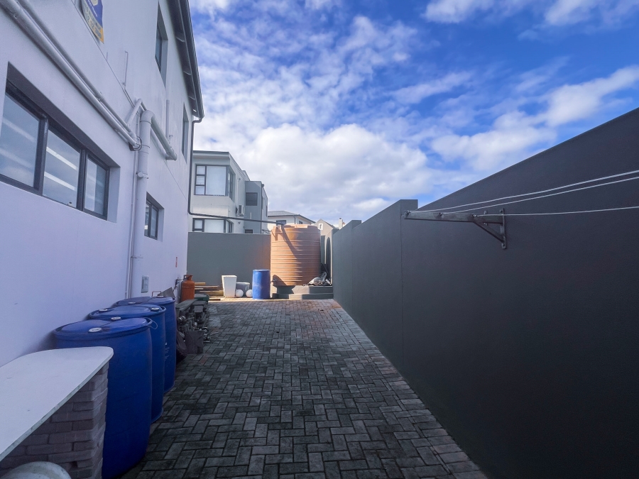 5 Bedroom Property for Sale in Myburgh Park Western Cape